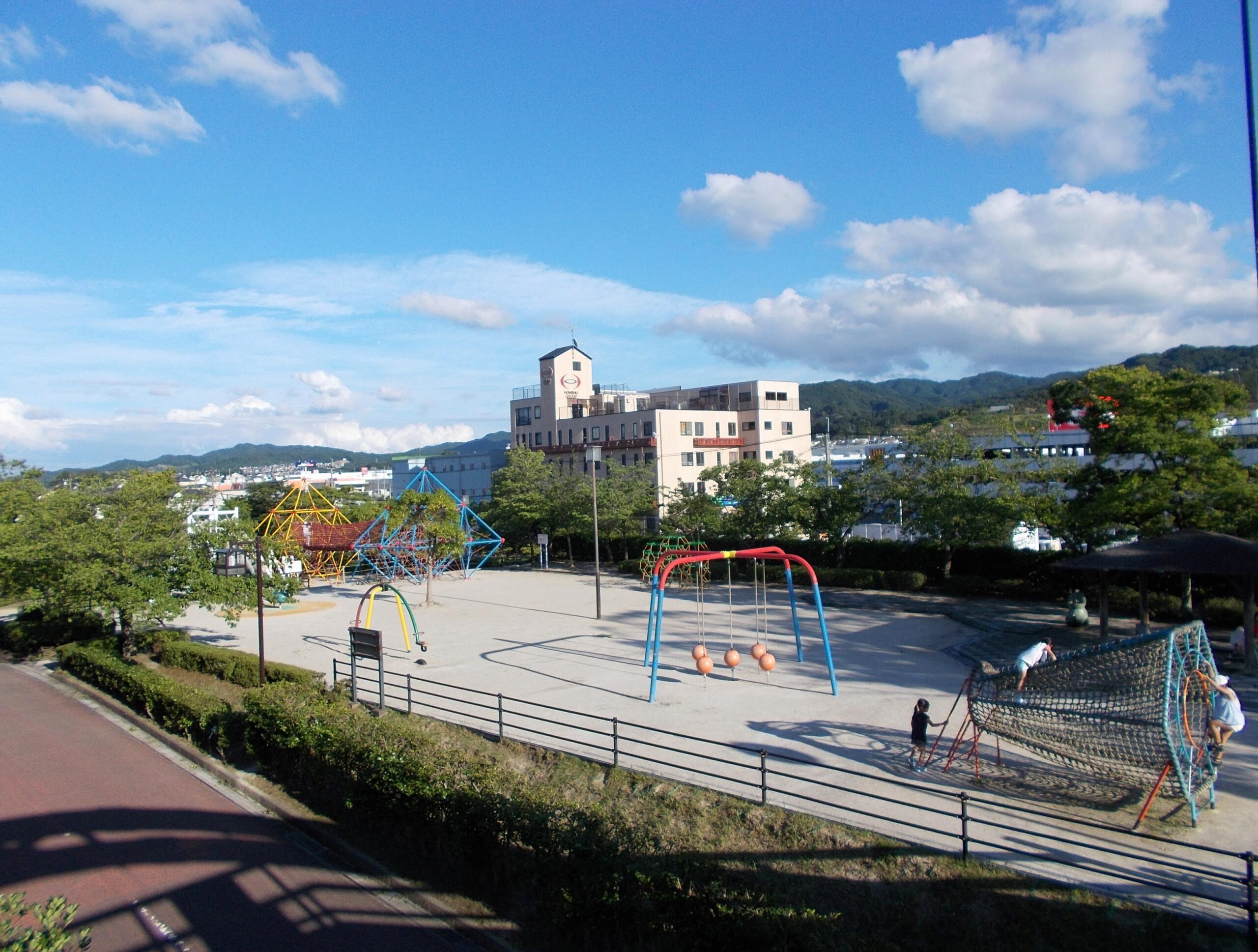 春日市の白水大池公園の遊具